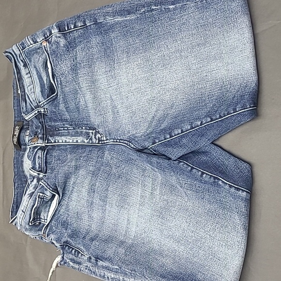 Judy Blue Women's Acid Wash Crop Blue Jeans Size 16W - Picture 4 of 7